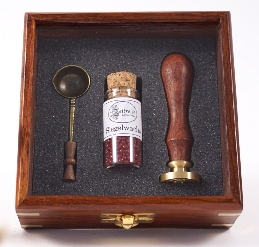 Bild 1 von Siegel-Set in edler Holzkiste mit Glasdeckel Siegel A-Z Siegellöffel & Siegellack  / (Buchstabe) Q