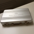 Bild 2 von Ein Koffer voll Geld - Alukoffer Mini Aktenkoffer mit Gravur Geldgeschenke  / (Gravur-Option) mit Gravur (max. 2-zeilig)
